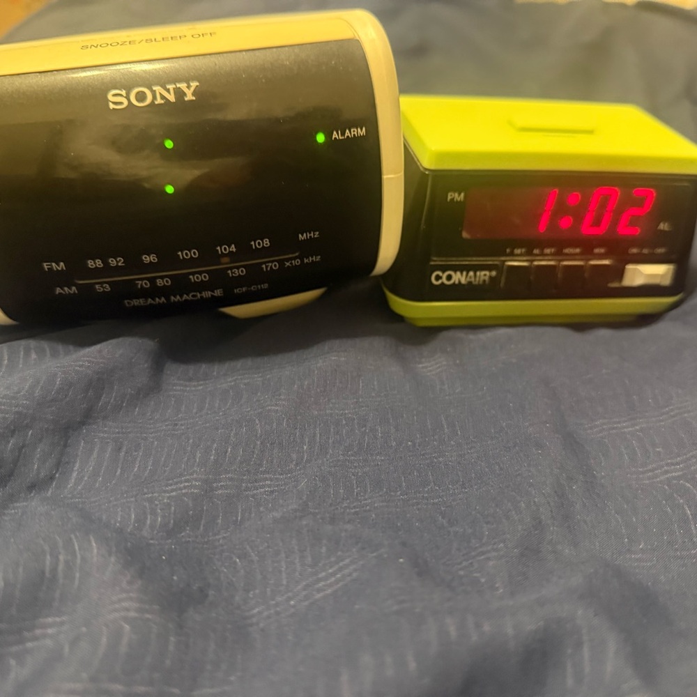 2 Retro   Alarm Clocks FM/AM Radio ICF-C112 Tested Works Sony  On Air